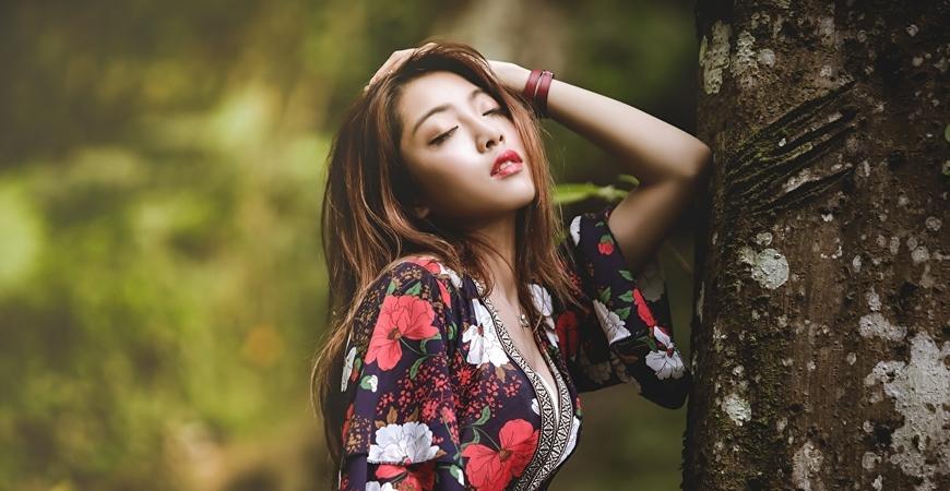 Signs that Filipino woman is attracted to you